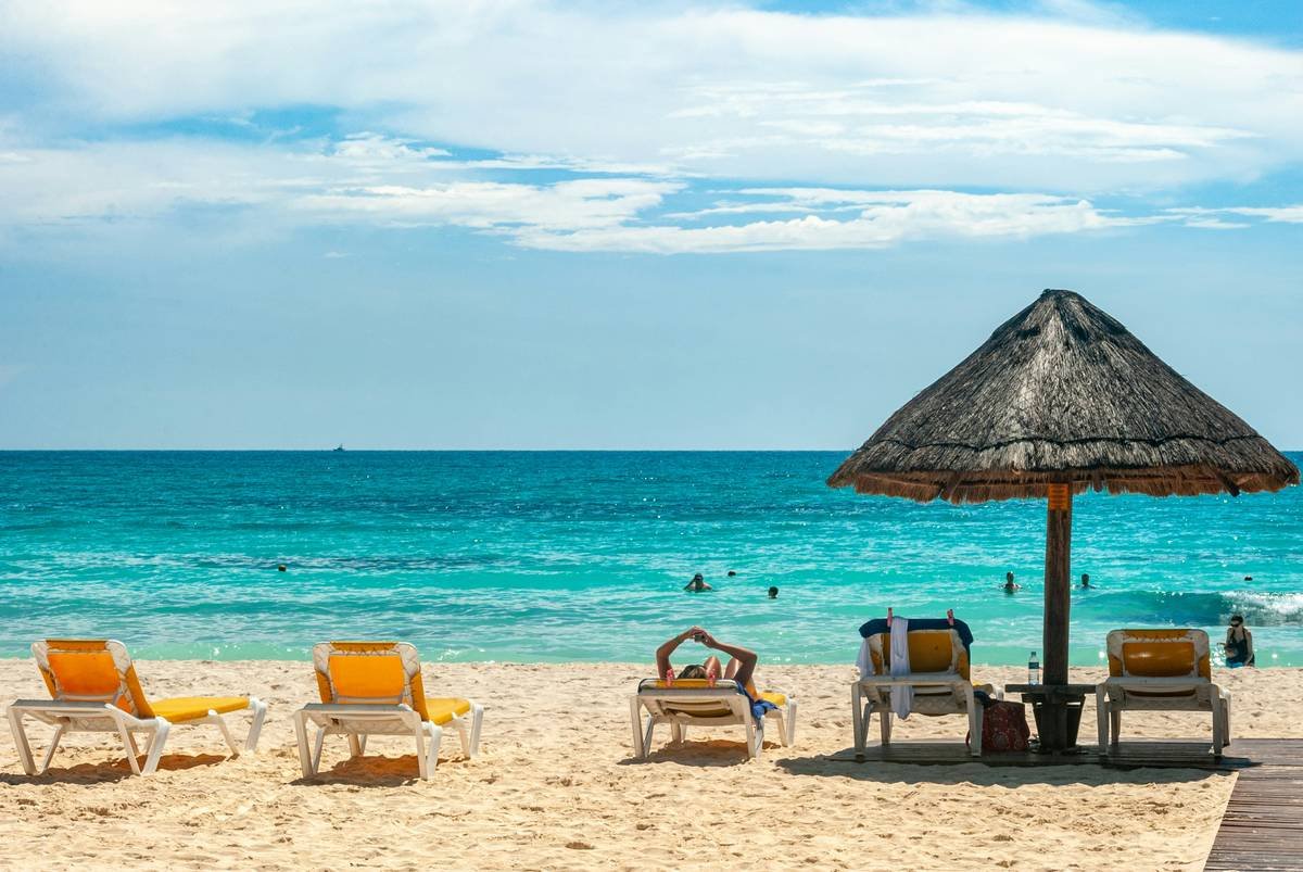 How to Choose & Use the Perfect Beach Umbrella on Beach for Sun Safety, Style, and Sanity