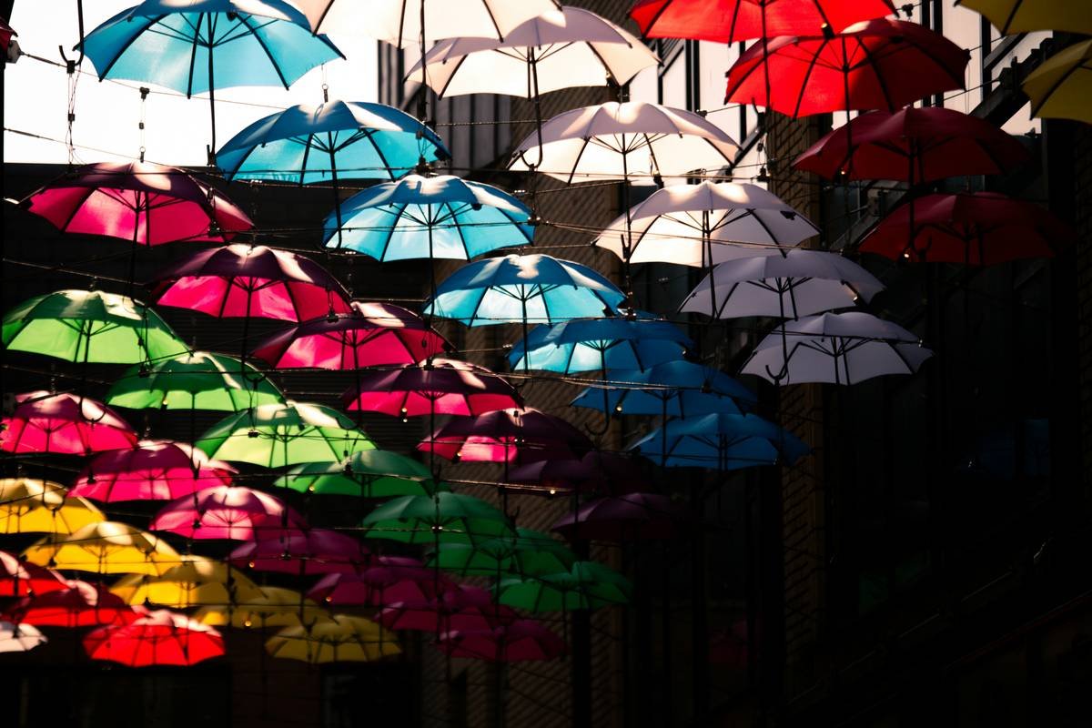 How to Decorate an Umbrella: Beach-Ready Style That Survives Sun, Sand & Splashes