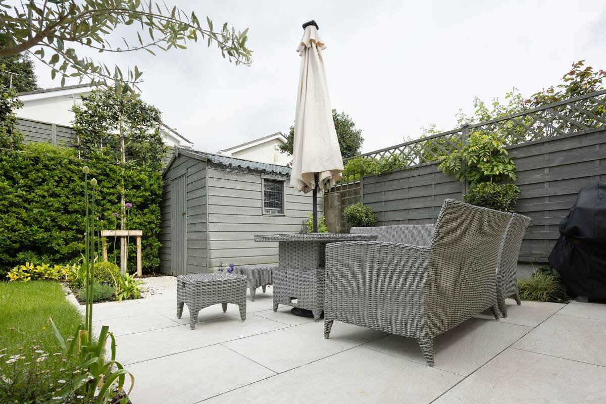 Outdoor Furniture with Umbrella: Your Ultimate Guide to Shade, Style & Sun Safety