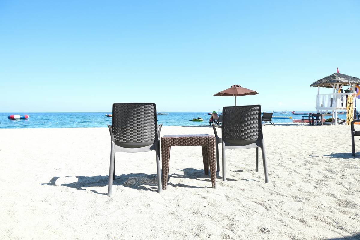 Beach Umbrella with Table: Your Secret Weapon for Stress-Free Sand Days